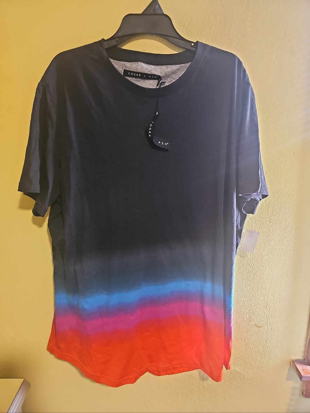 NWT Edgar + Ash Men's Size XL Gradient Ombre T-Shirt Printed Tee Colorful